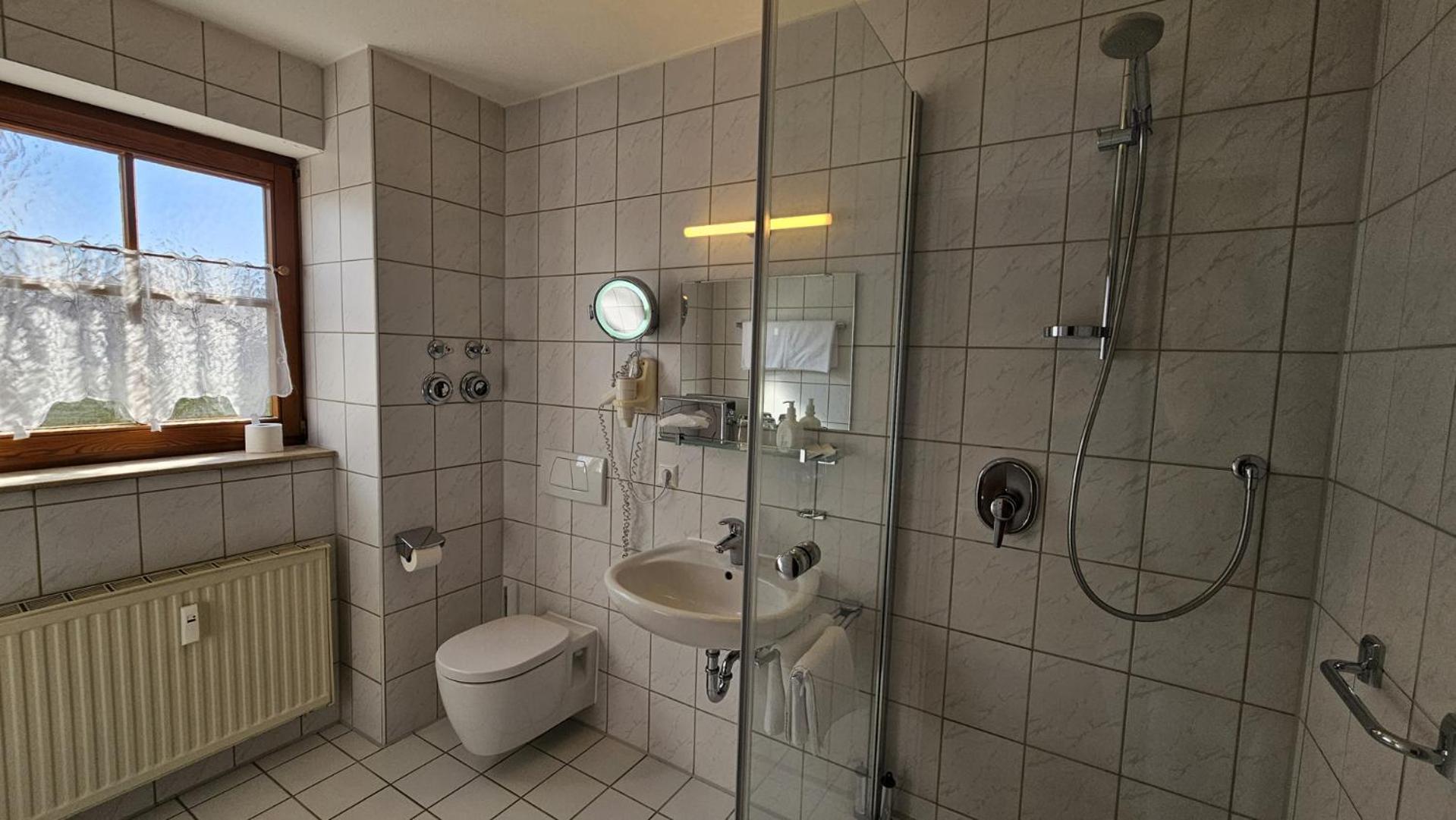 סנדן Hotel Gasthof Roessle מראה חיצוני תמונה