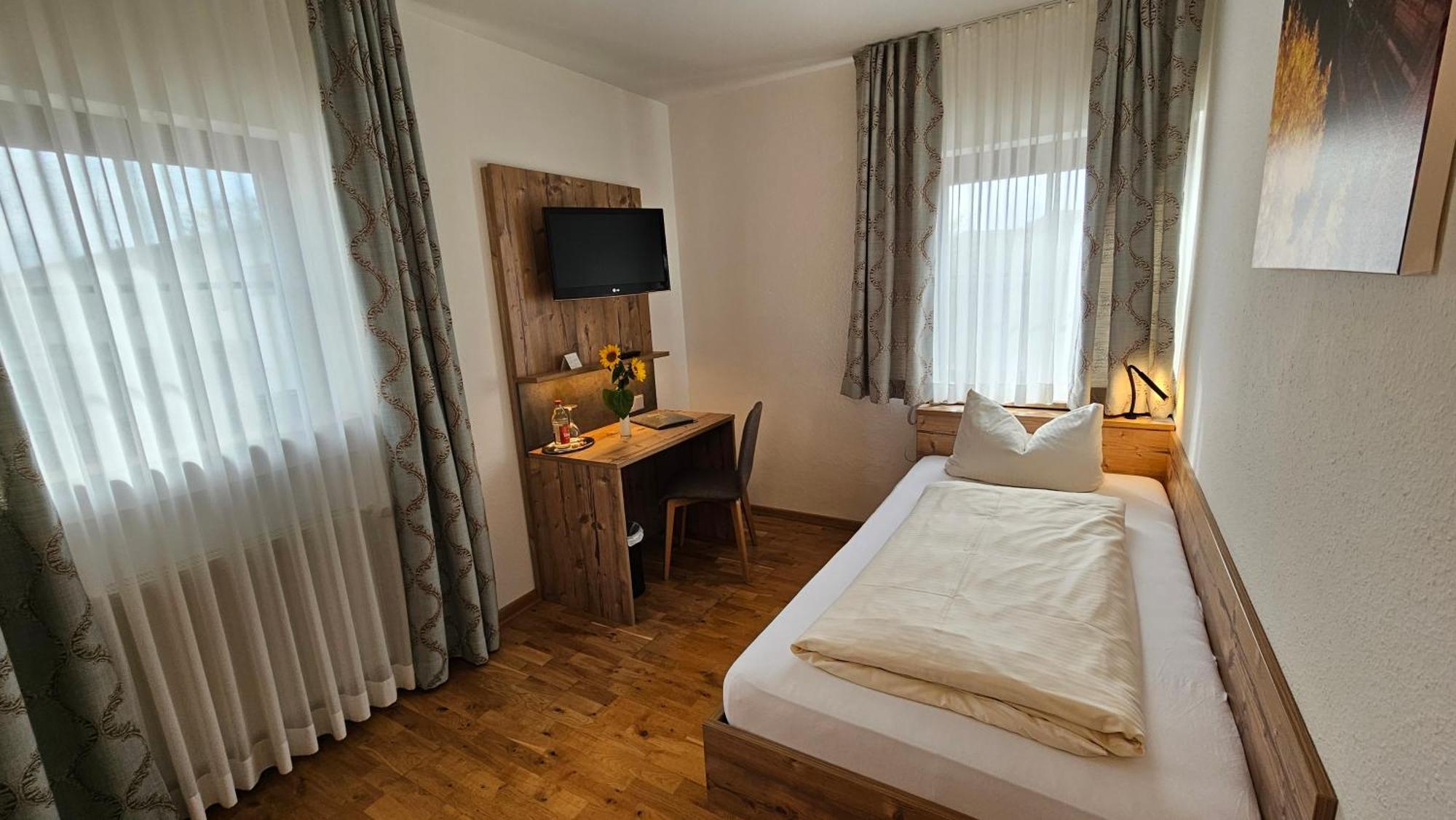 סנדן Hotel Gasthof Roessle מראה חיצוני תמונה