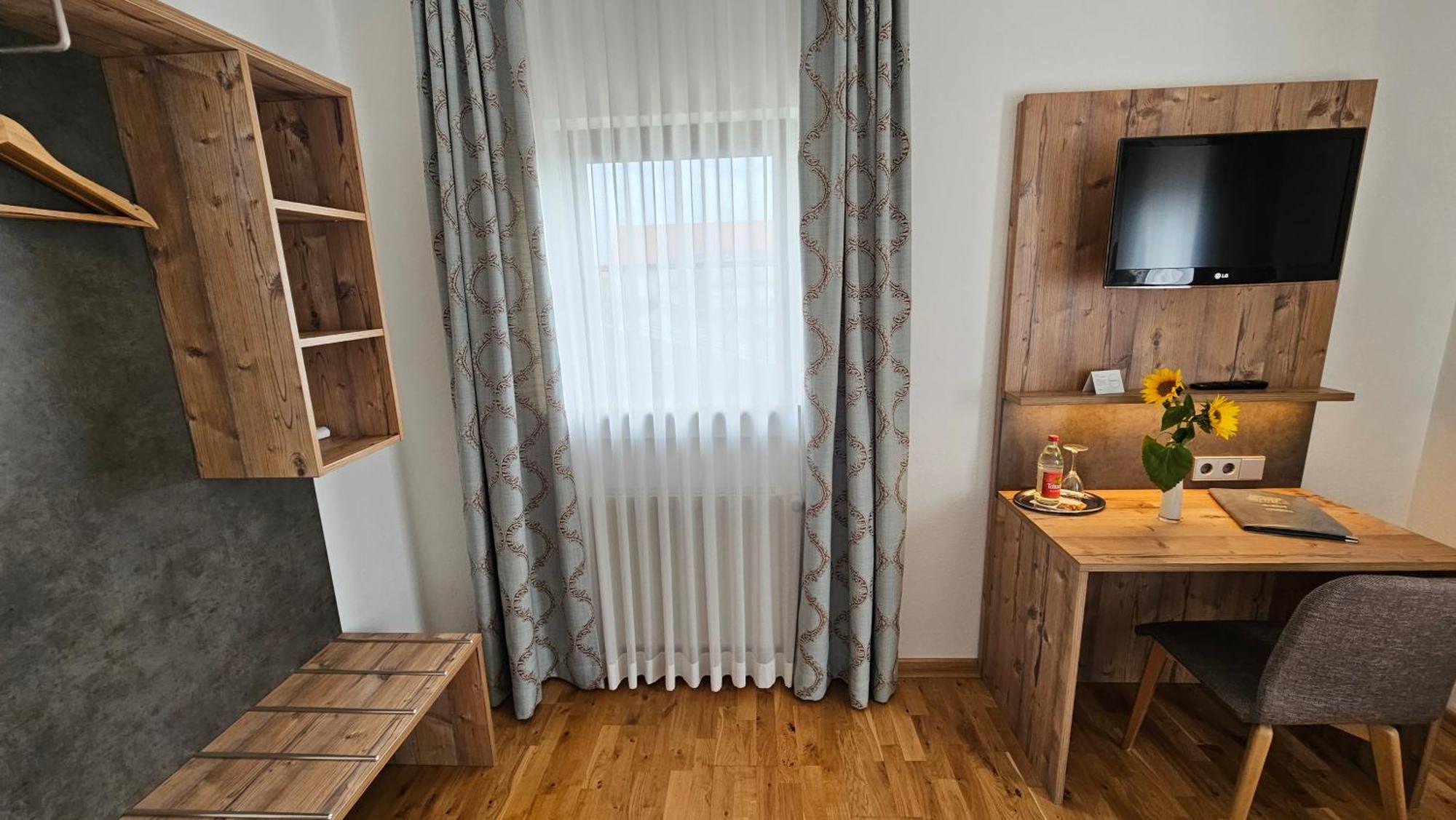 סנדן Hotel Gasthof Roessle מראה חיצוני תמונה