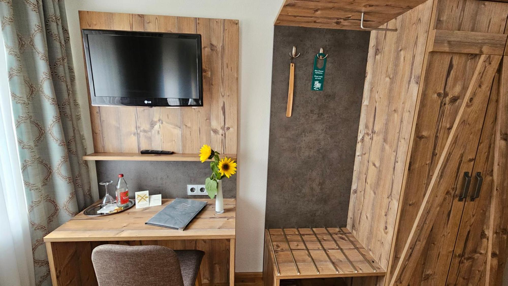 סנדן Hotel Gasthof Roessle מראה חיצוני תמונה